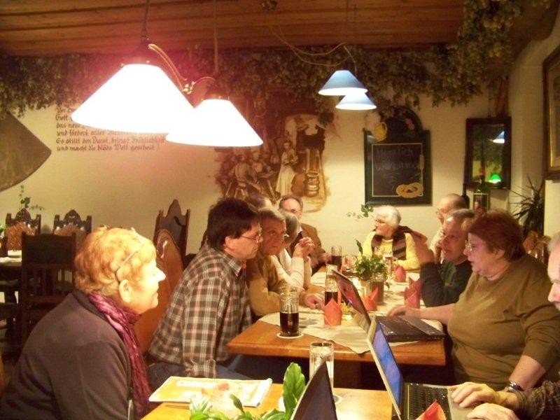 Stammtisch - Forscher beim regen Austausch